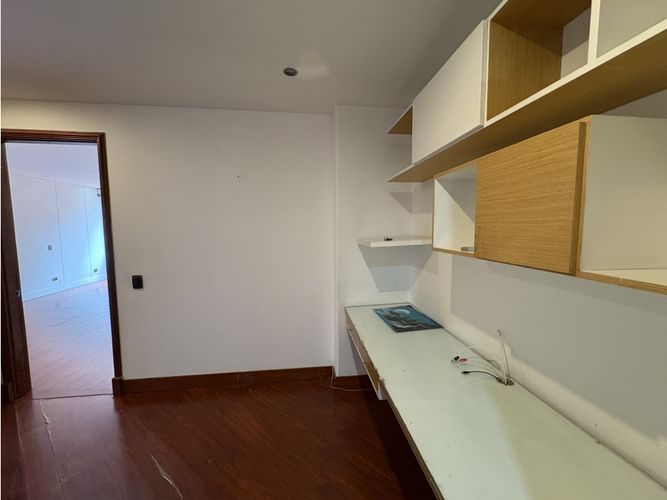 Apartamento de 4 alcobas en arriendo en Chicó Navarra, Bogotá, 200 m² · foto 12 de 16