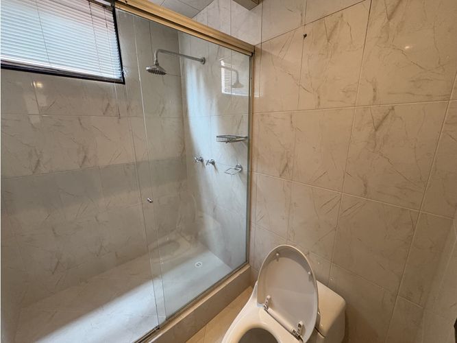 Apartamento de 4 alcobas en arriendo en Chicó Navarra, Bogotá, 200 m² · foto 13 de 16