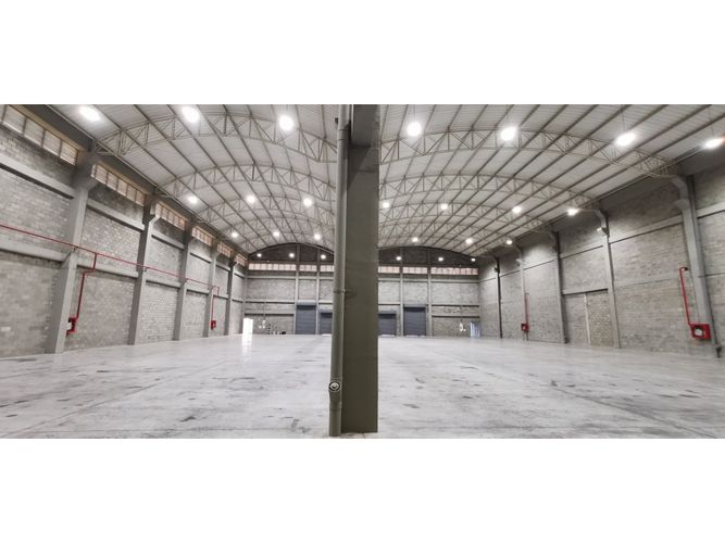 Bodega en arriendo en Alfonso Lopez, Barranquilla, 2087 m² · foto 3 de 13