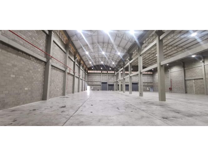 Bodega en arriendo en Alfonso Lopez, Barranquilla, 2087 m² · foto 6 de 13