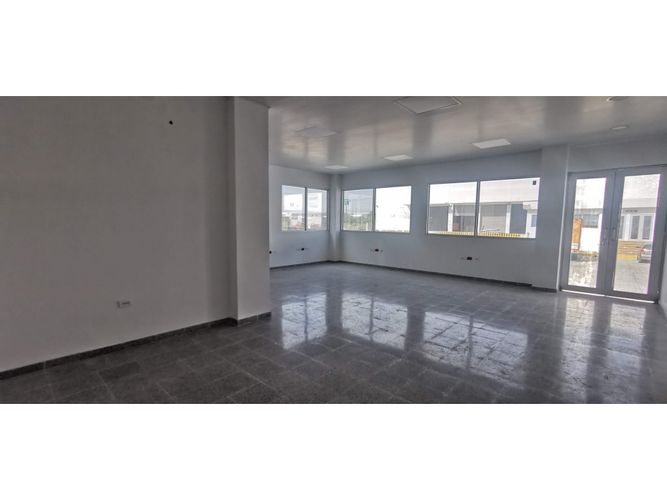 Bodega en arriendo en Alfonso Lopez, Barranquilla, 2087 m² · foto 7 de 13