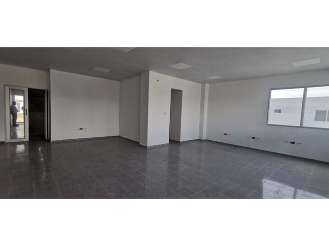 Bodega en arriendo en Alfonso Lopez, Barranquilla, 2087 m² · foto 12 de 13