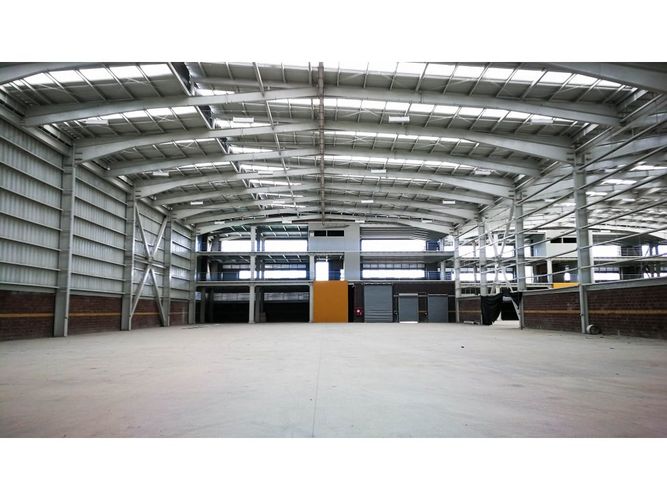 Bodega en arriendo en Parque Industrial Santo Domingo, Madrid, 4654 m² · foto 2 de 19