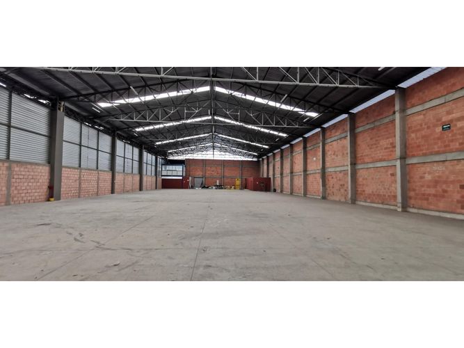 Bodega en arriendo en La Magnolia, Mosquera, 1618 m² · foto 3 de 9