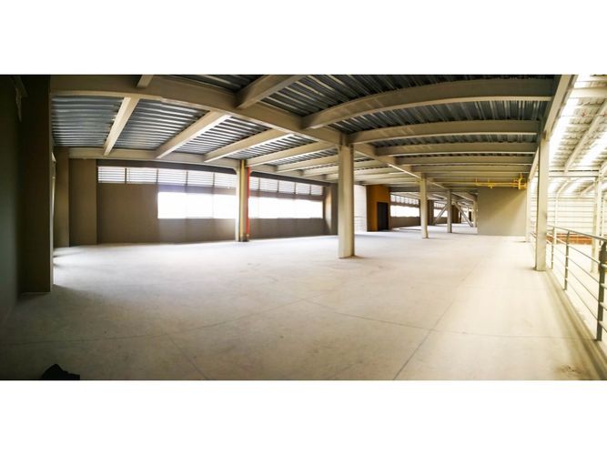 Bodega en arriendo en Parque Industrial Santo Domingo, Madrid, 4654 m² · foto 15 de 19