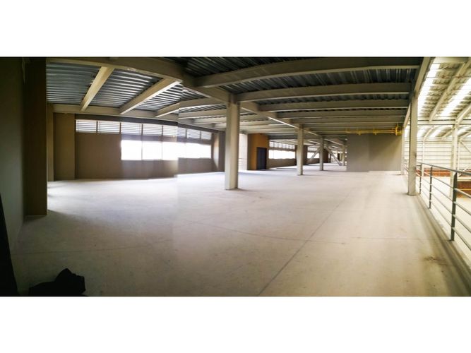 Bodega en arriendo en Parque Industrial Santo Domingo, Madrid, 4654 m² · foto 16 de 19