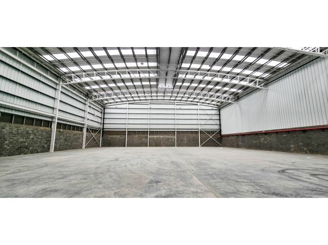 Bodega en arriendo en Siberia, Cota, 1885 m² · foto 3 de 14