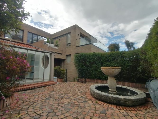 Casa de 4 alcobas en venta en Santa Paula, Bogotá, 597 m² · foto 2 de 24