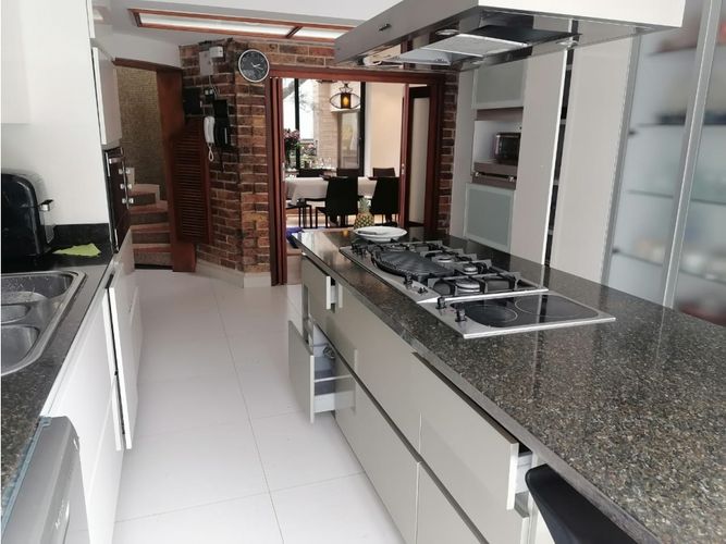 Casa de 4 alcobas en venta en Santa Paula, Bogotá, 597 m² · foto 5 de 24