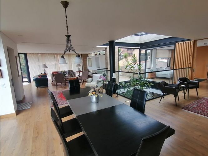 Casa de 4 alcobas en venta en Santa Paula, Bogotá, 597 m² · foto 7 de 24