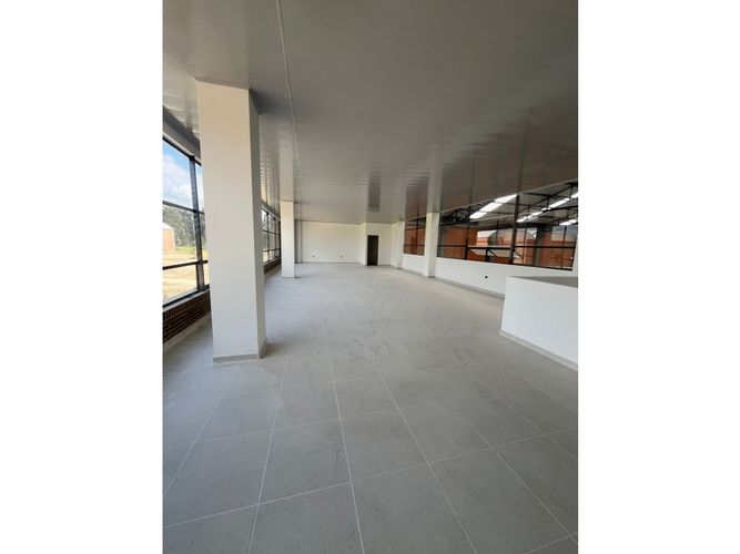 Bodega en arriendo en Zona Centro, Madrid, 1715 m² · foto 7 de 11