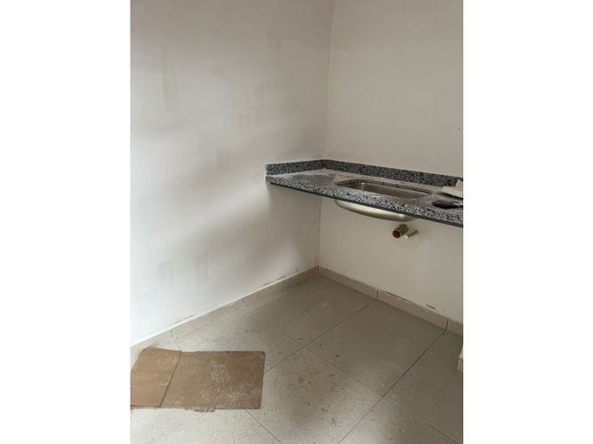 Bodega en arriendo en Zona Centro, Madrid, 1715 m² · foto 8 de 11