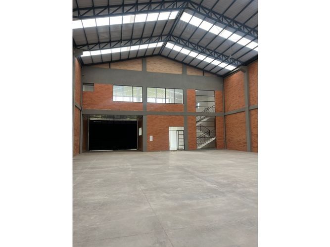 Bodega en arriendo en Zona Centro, Madrid, 668 m² · foto 2 de 12