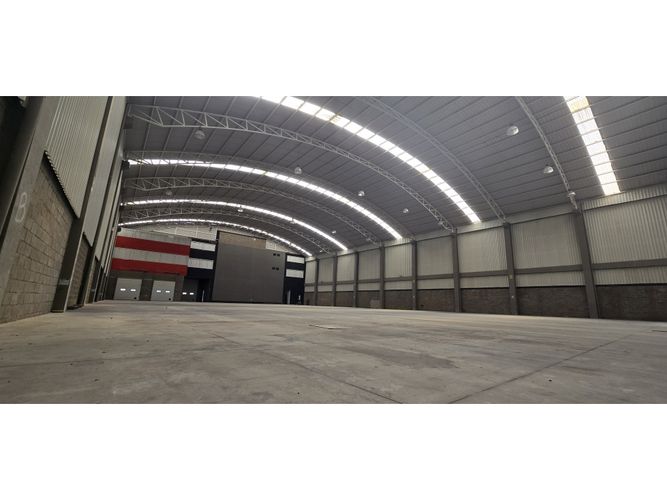 Bodega en arriendo en Siberia, Cota, 2600 m² · foto 2 de 17