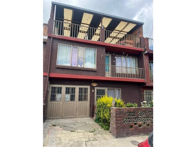 Casa de 6 alcobas en venta en Los Angeles, Madrid, 270 m² · foto 2 de 24