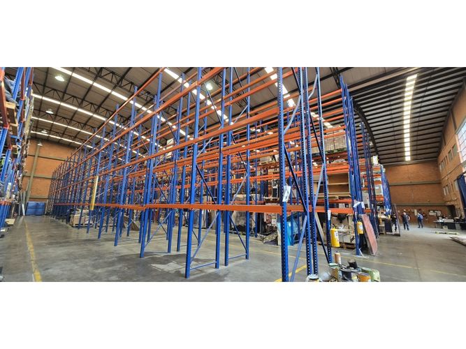 Bodega en arriendo en Parque Industrial San Jorge, Madrid, 320 m² · foto 2 de 9