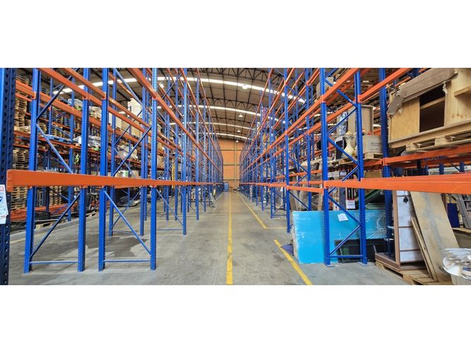 Bodega en arriendo en Parque Industrial San Jorge, Madrid, 320 m² · foto 4 de 9