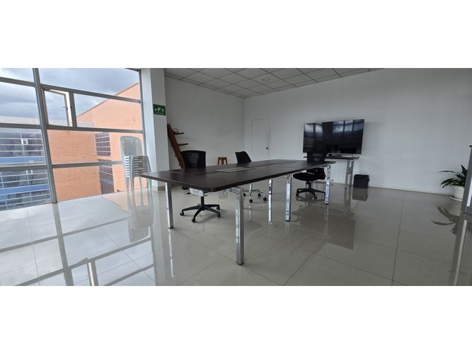 Bodega en arriendo en Parque Industrial San Jorge, Madrid, 320 m² · foto 5 de 9