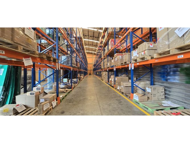 Bodega en arriendo en Parque Industrial San Jorge, Madrid, 320 m² · foto 7 de 9