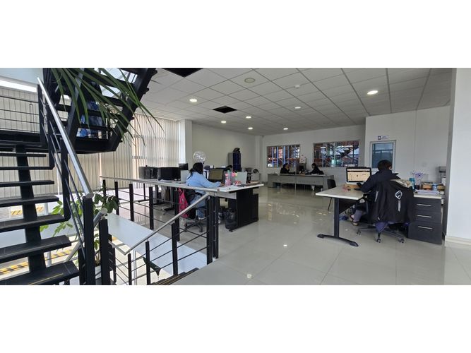 Bodega en arriendo en Parque Industrial San Jorge, Madrid, 320 m² · foto 8 de 9