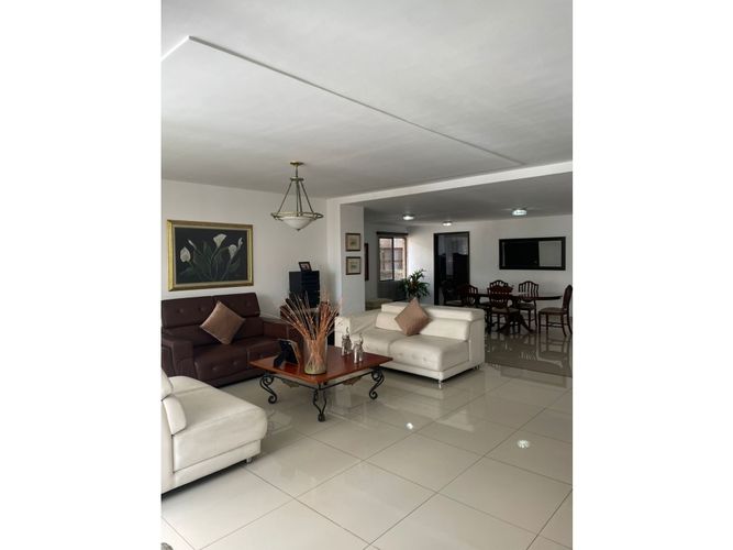 Apartamento de 3 alcobas en venta en Santa Barbara, Cali, 227 m² · foto 2 de 21