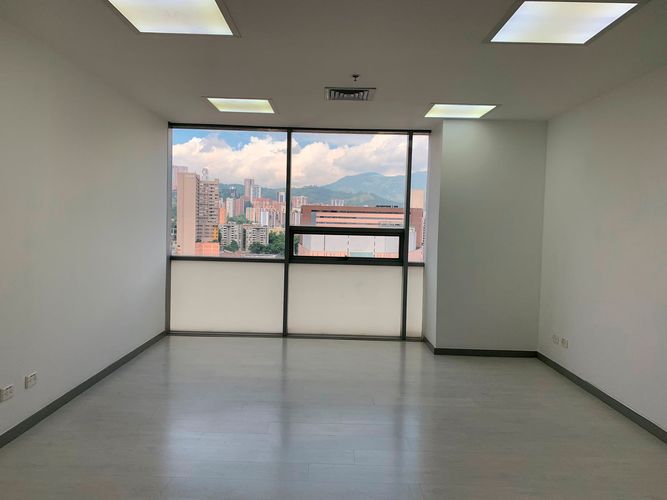 Oficina en arriendo en Mesa, Envigado, 37 m² · foto 2 de 6