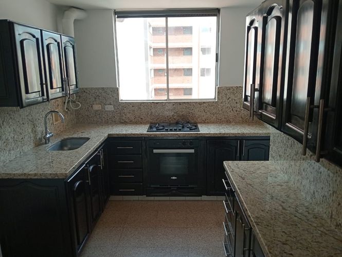 Apartamento de 3 alcobas en arriendo en Laureles, Medellín, 110 m² · foto 10 de 12