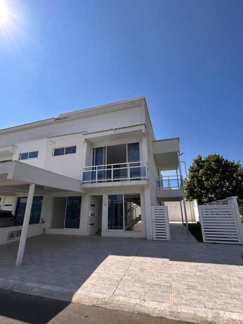 Casa de 4 alcobas en venta en Alfaguara, Jamundí, 226 m² · foto 2 de 24
