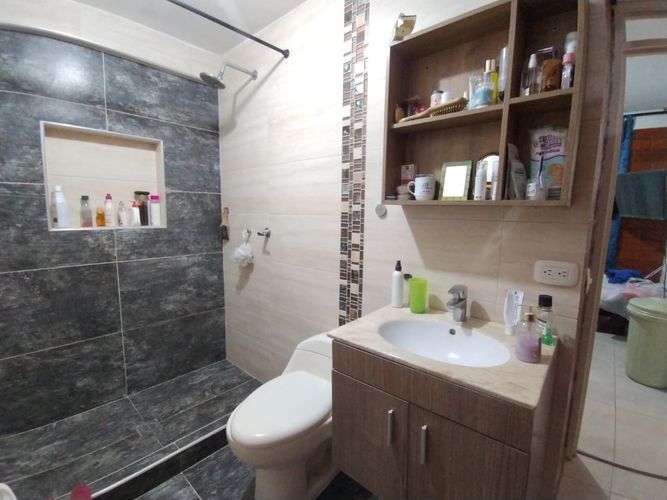 Casa de 6 alcobas en venta en Candelaria, 200 m² · foto 6 de 12