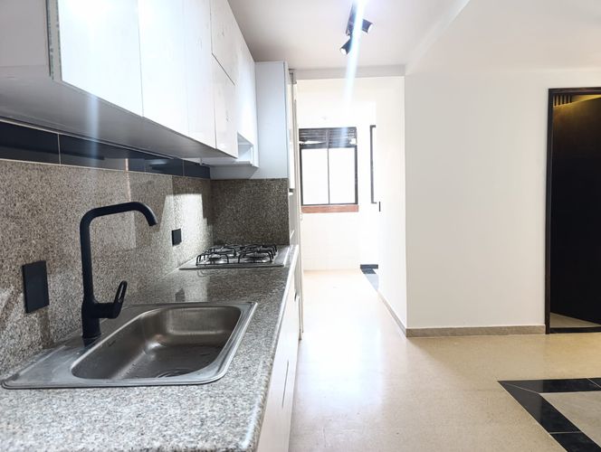 Apartamento de 3 alcobas en arriendo en El Poblado, Medellín, 170 m² · foto 5 de 15