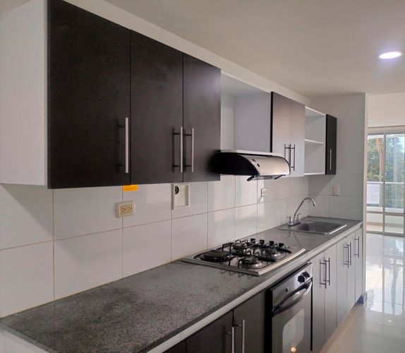 Apartamento de 3 alcobas en arriendo en El Poblado, Medellín, 107 m² · foto 3 de 16