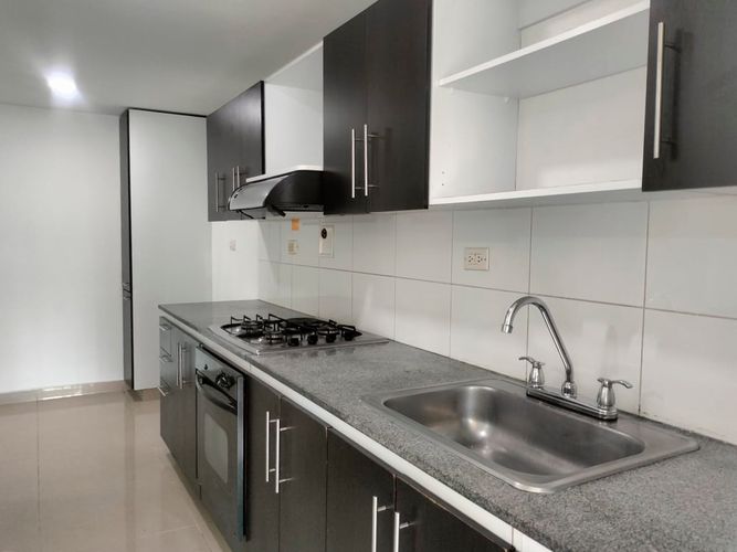 Apartamento de 3 alcobas en arriendo en El Poblado, Medellín, 107 m² · foto 2 de 16