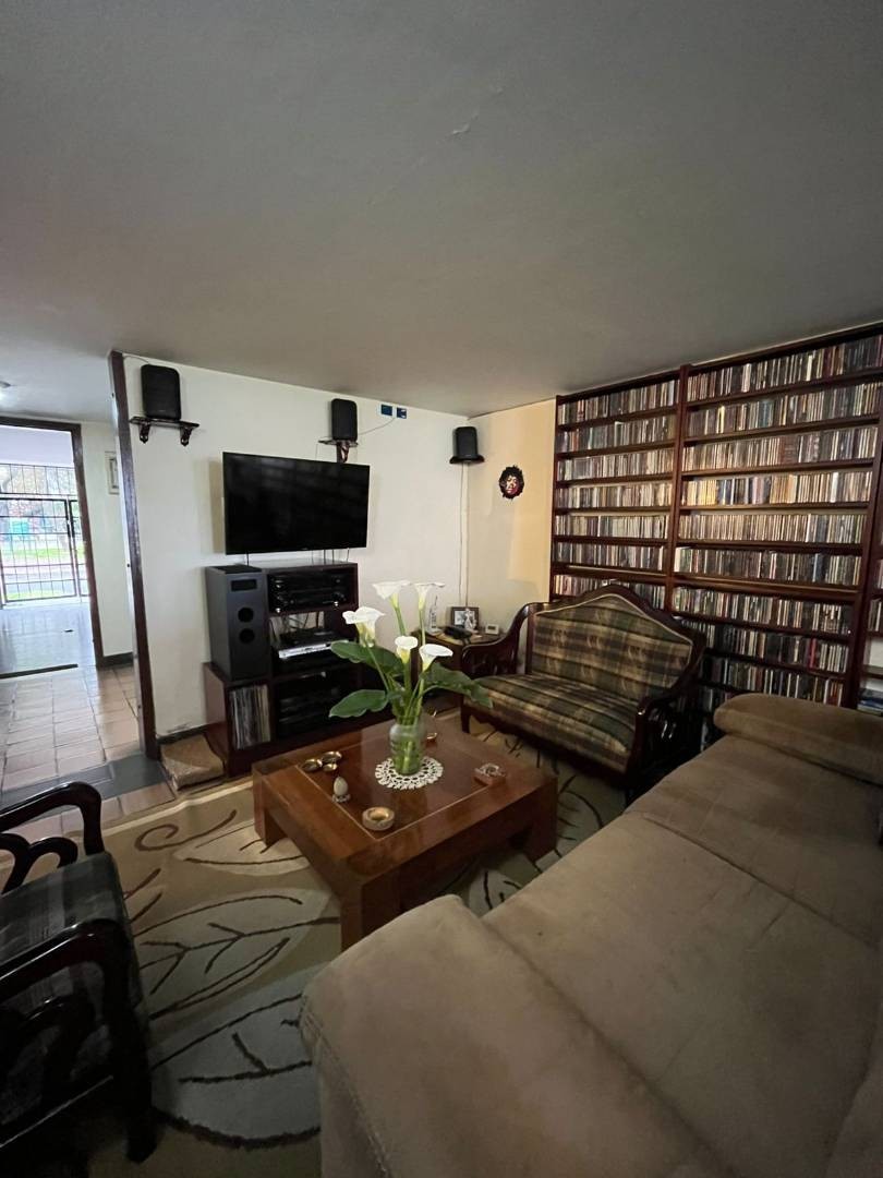 Casa en venta en Barrios Unidos, Bogotá · foto 3 de 24