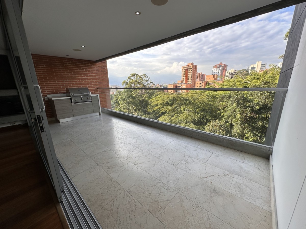 Apartamento en venta en El Poblado, Envigado · foto 4 de 24