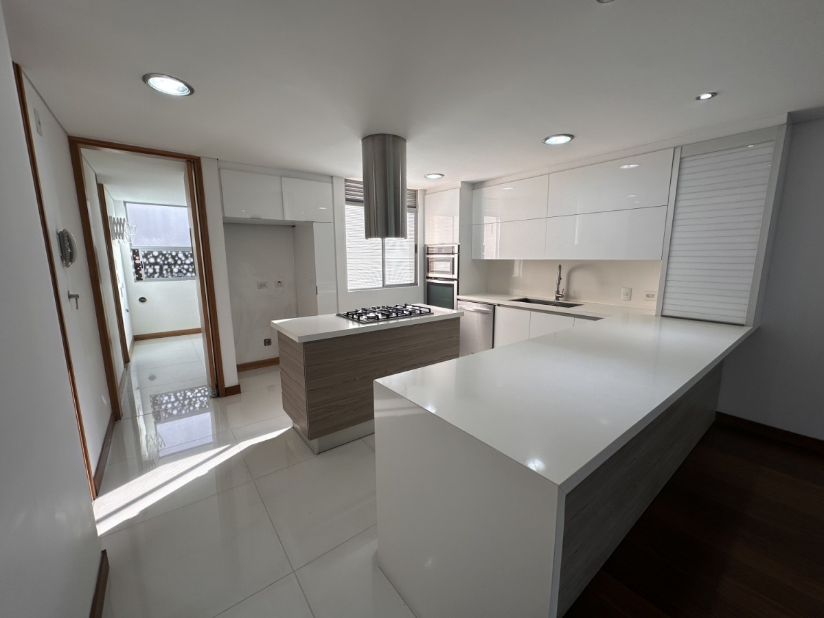 Apartamento en venta en El Poblado, Envigado · foto 7 de 24
