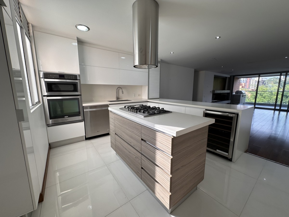 Apartamento en venta en El Poblado, Envigado · foto 8 de 24
