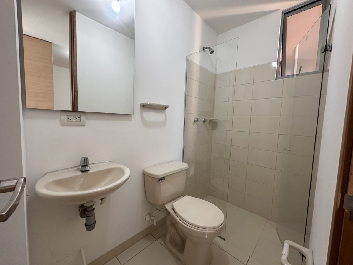 Apartamento en venta en El Poblado, Envigado · foto 12 de 24