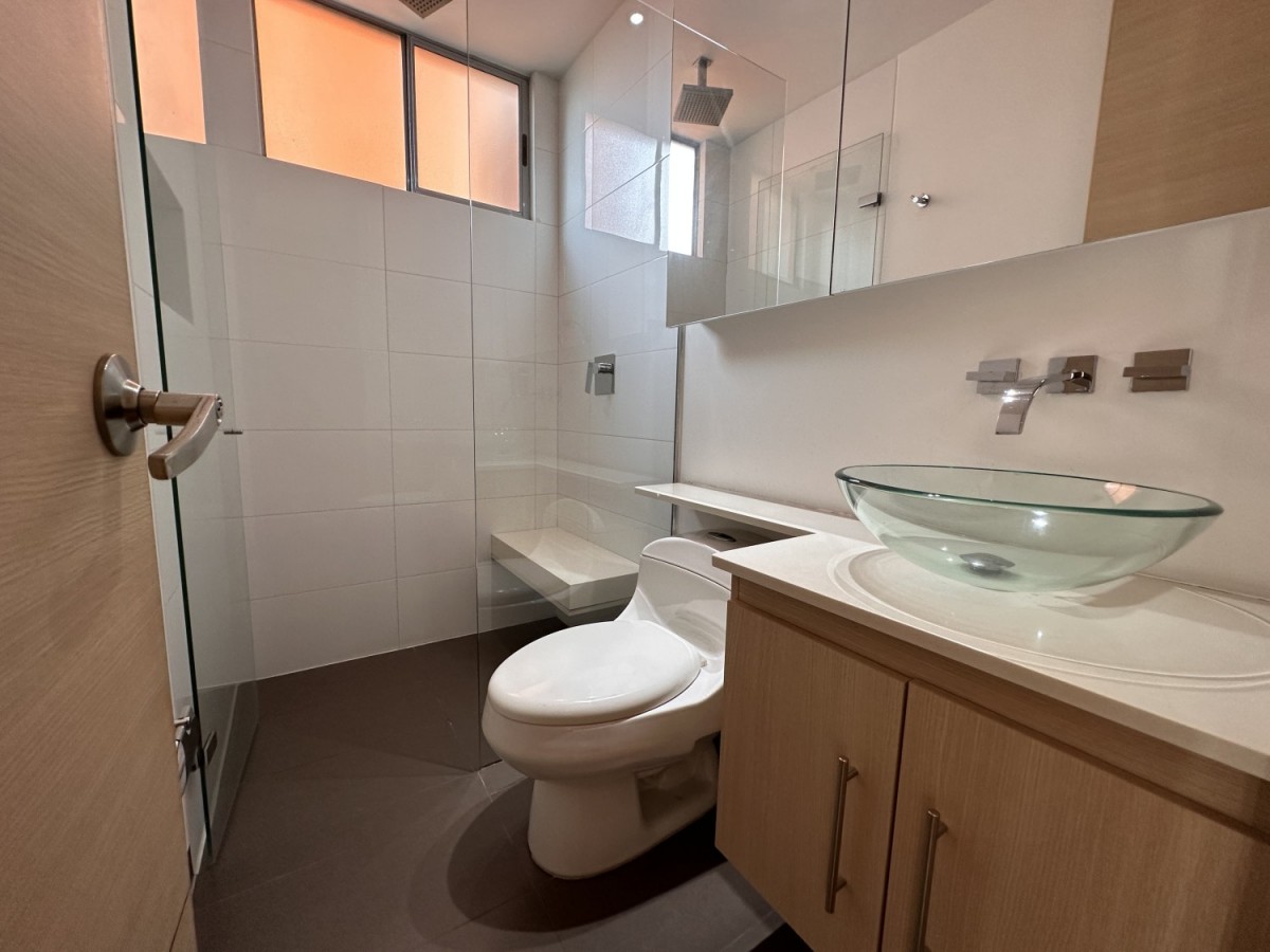 Apartamento en venta en El Poblado, Envigado · foto 23 de 24