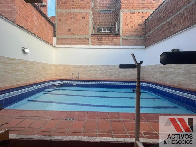 Casa de 6 alcobas en venta en El Velodromo, Medellín, 360 m² · foto 3 de 24