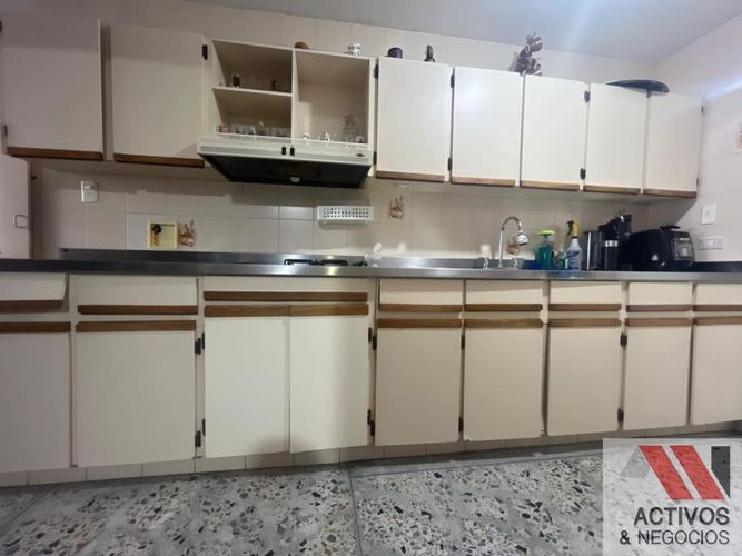 Casa de 6 alcobas en venta en El Velodromo, Medellín, 360 m² · foto 6 de 24