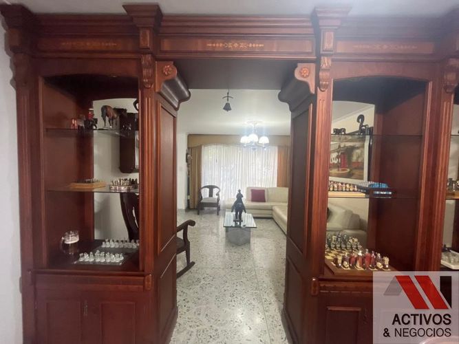 Casa de 6 alcobas en venta en El Velodromo, Medellín, 360 m² · foto 10 de 24