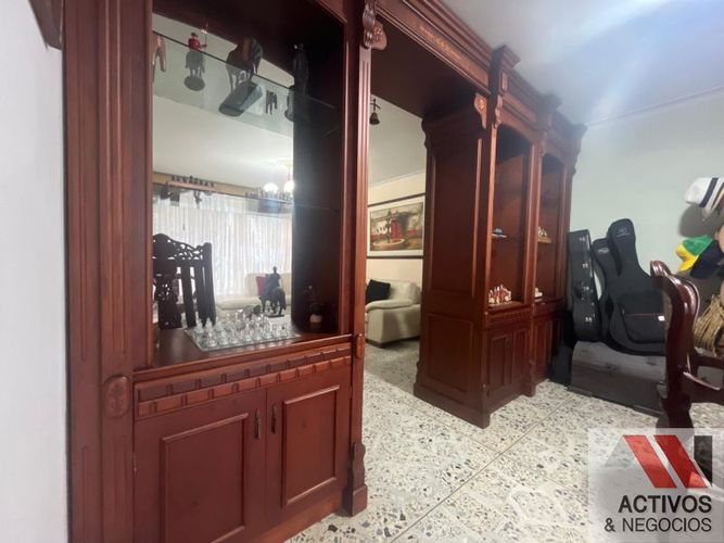 Casa de 6 alcobas en venta en El Velodromo, Medellín, 360 m² · foto 11 de 24