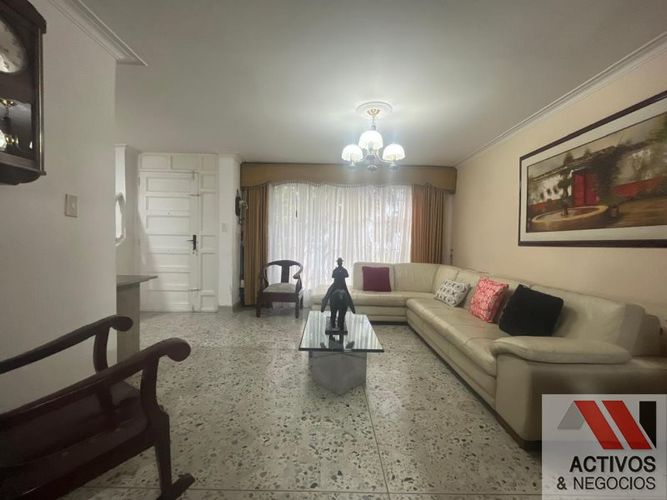 Casa de 6 alcobas en venta en El Velodromo, Medellín, 360 m² · foto 12 de 24