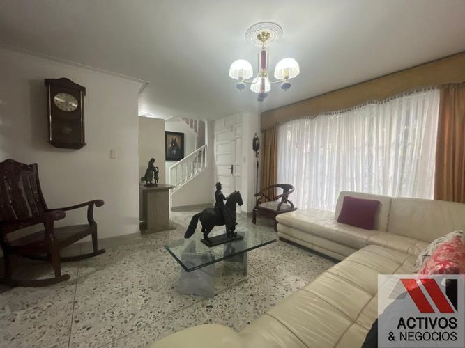 Casa de 6 alcobas en venta en El Velodromo, Medellín, 360 m² · foto 13 de 24