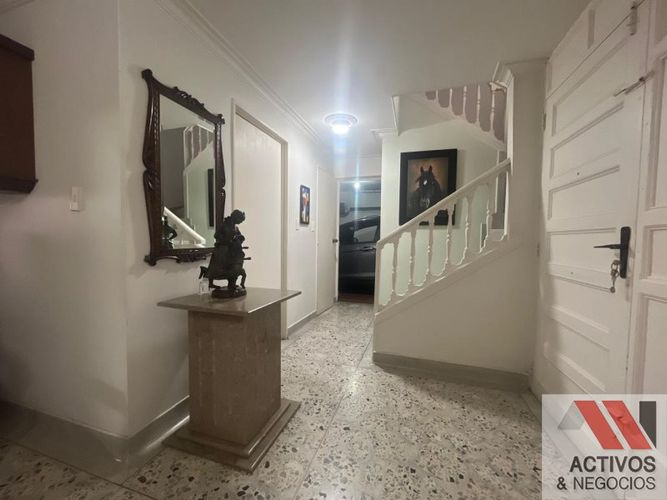 Casa de 6 alcobas en venta en El Velodromo, Medellín, 360 m² · foto 14 de 24