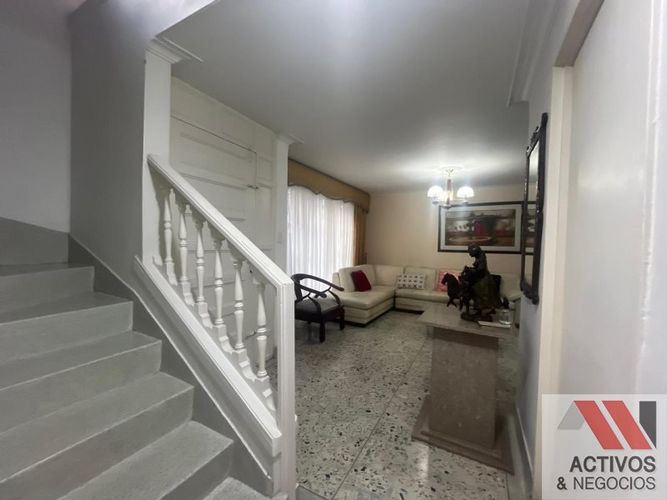 Casa de 6 alcobas en venta en El Velodromo, Medellín, 360 m² · foto 15 de 24