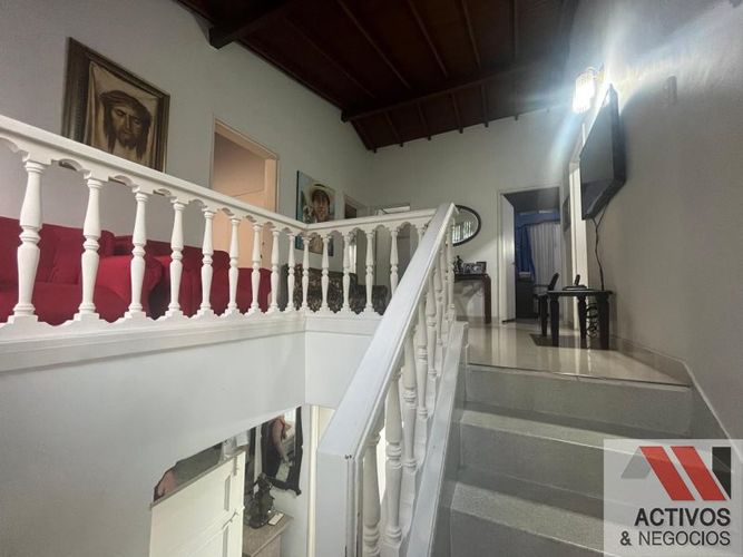 Casa de 6 alcobas en venta en El Velodromo, Medellín, 360 m² · foto 18 de 24