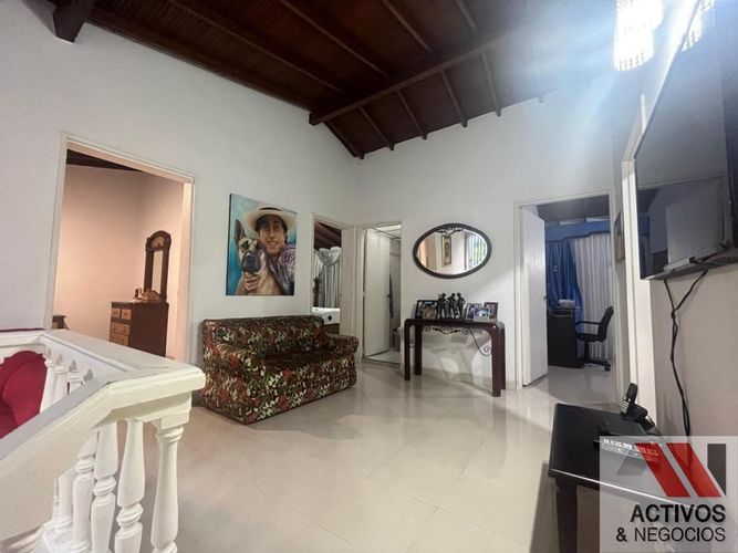 Casa de 6 alcobas en venta en El Velodromo, Medellín, 360 m² · foto 19 de 24