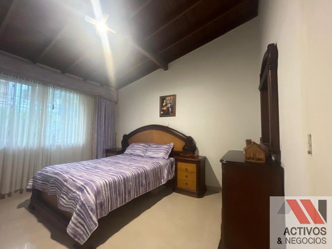 Casa de 6 alcobas en venta en El Velodromo, Medellín, 360 m² · foto 20 de 24