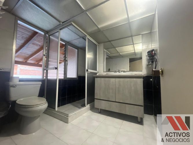 Casa de 6 alcobas en venta en El Velodromo, Medellín, 360 m² · foto 22 de 24